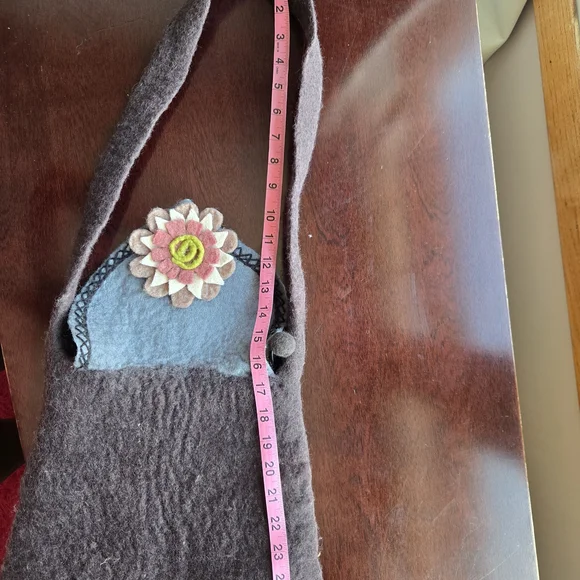 Rising Tide Handmade Nepal 100% Felted Wool Floral Boho Crossbody - Picture 12 of 13